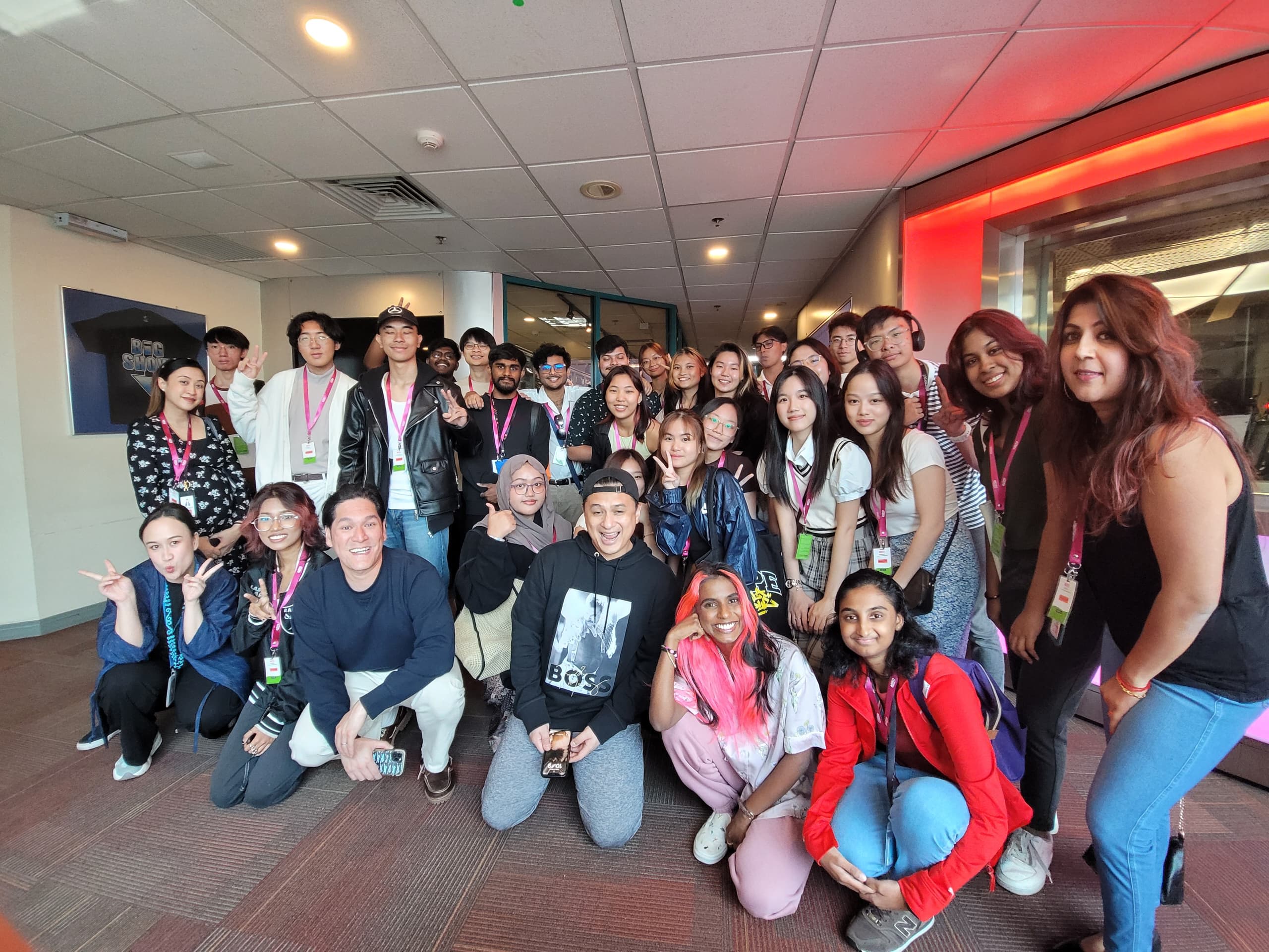 A Tour to Astro Radio with SOCC Lecturers and Students